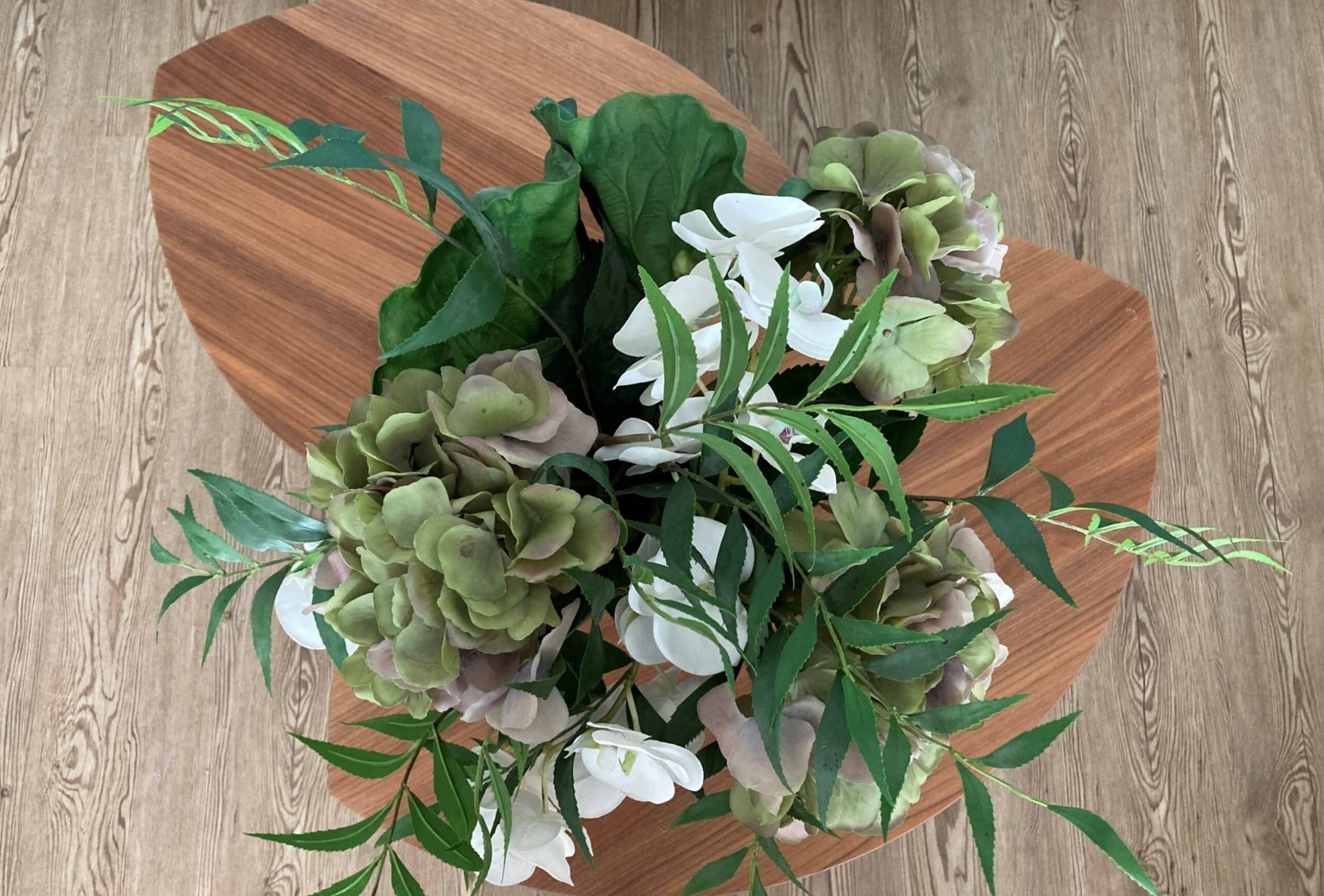 Table ornament with flowers