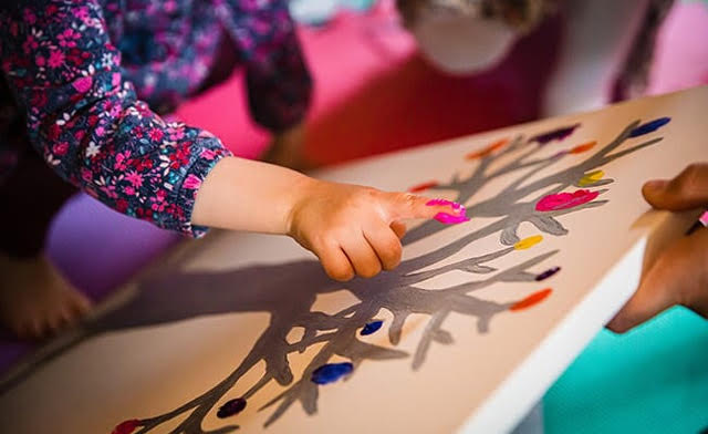 Memory tree fingerpainting personal children inclusive